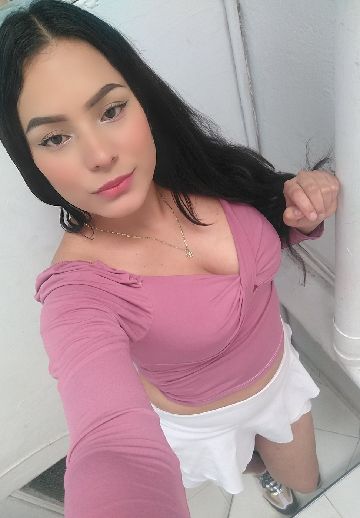 Adult woman from Colombia in a late-night video chat portrait